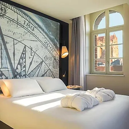 Hotel Mercure Centre Cathedrale 4*