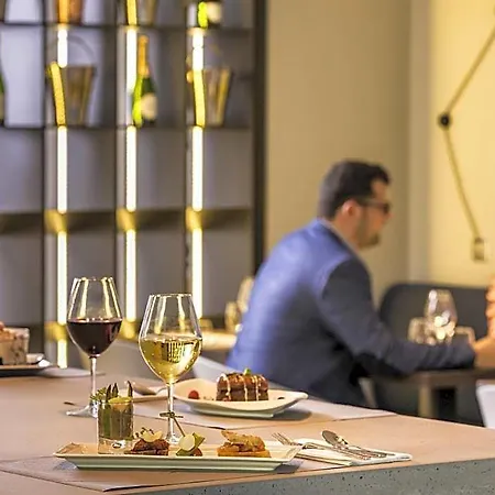 Mercure Centre Cathedrale מלון בווה