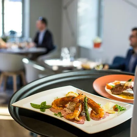 ホテル メルキュール サントル カテドラル 4*