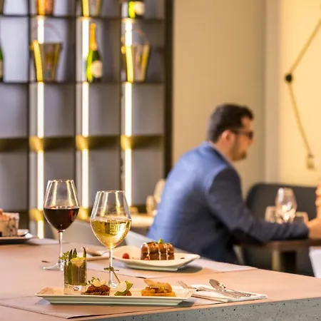 ホテル メルキュール サントル カテドラル 4*